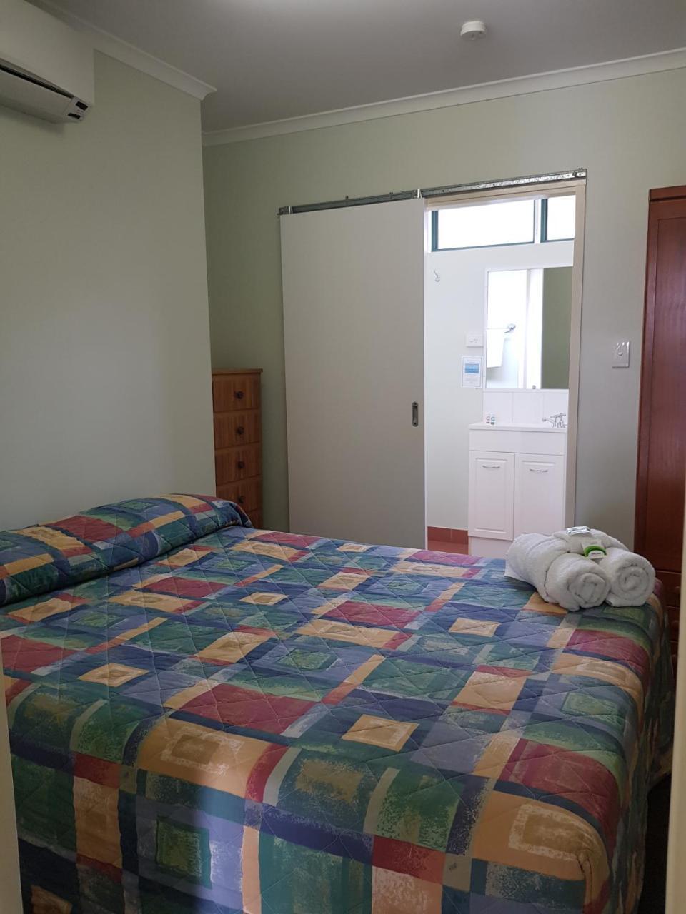 Harbour Lodge Motel แกลดสตัน ภายนอก รูปภาพ